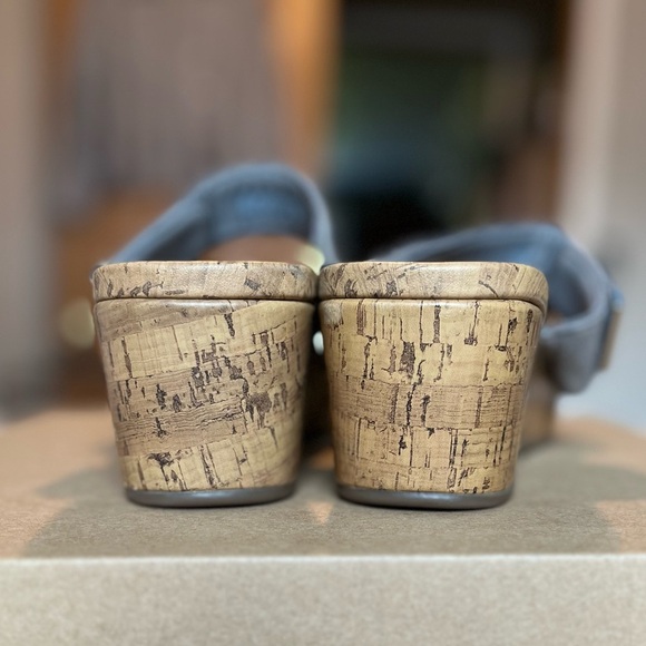 Vionic Pepper Ruched Wedge Sandals - Picture 11 of 15